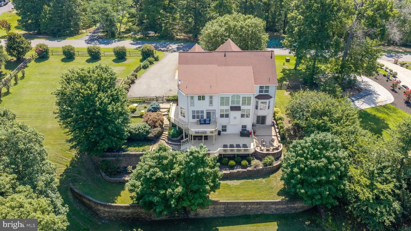 76 HIGH RIDGE DRIVE