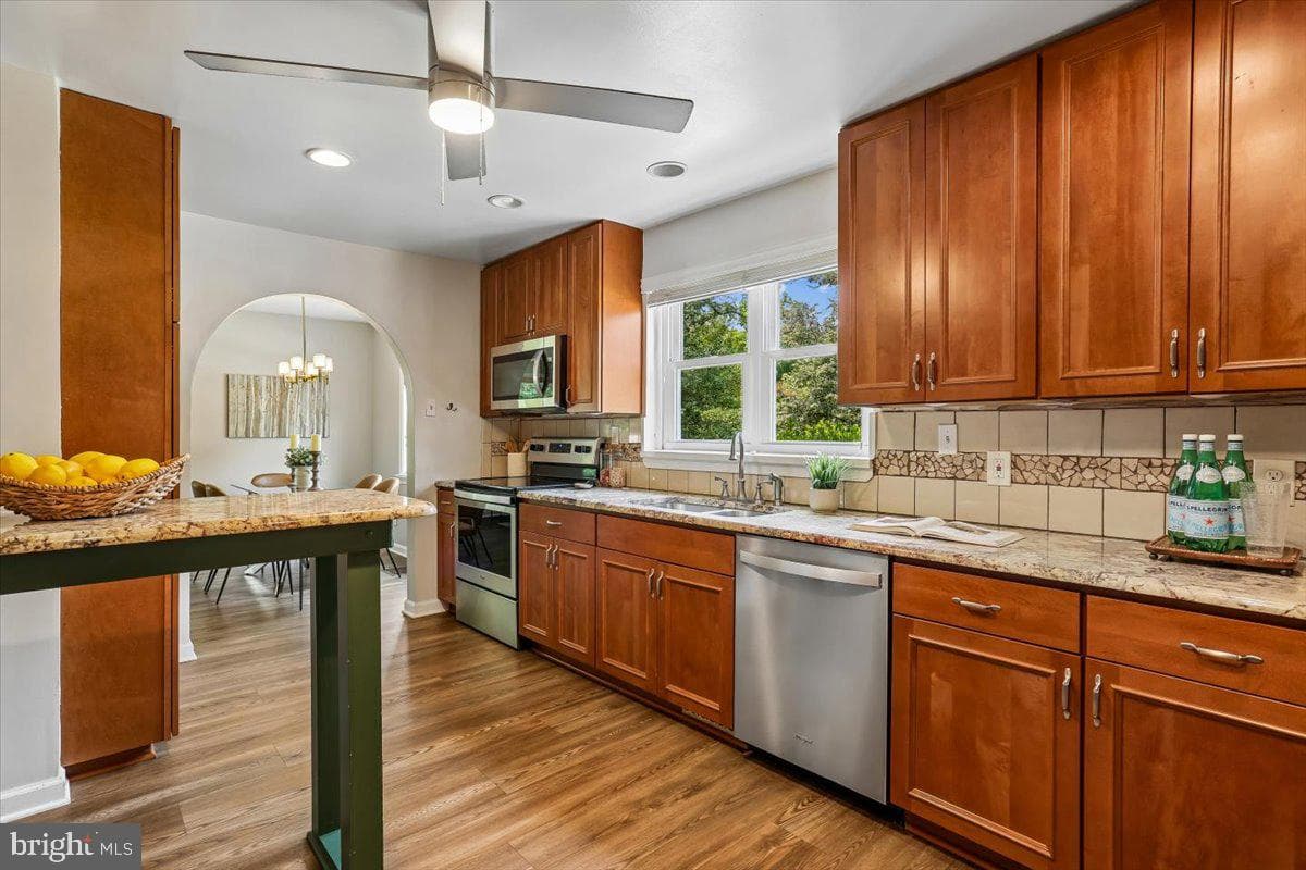 10123 CAPITOL VIEW AVENUE