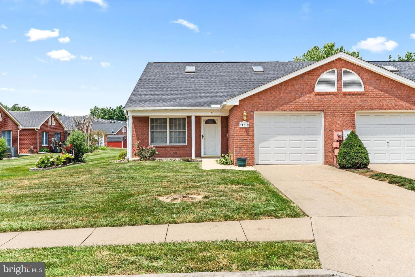 121 CHANTILLY COURT