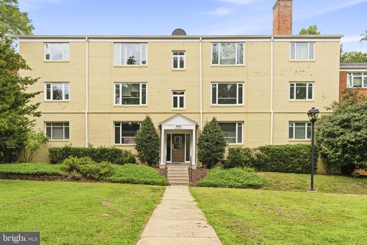 10413 MONTROSE AVENUE 202