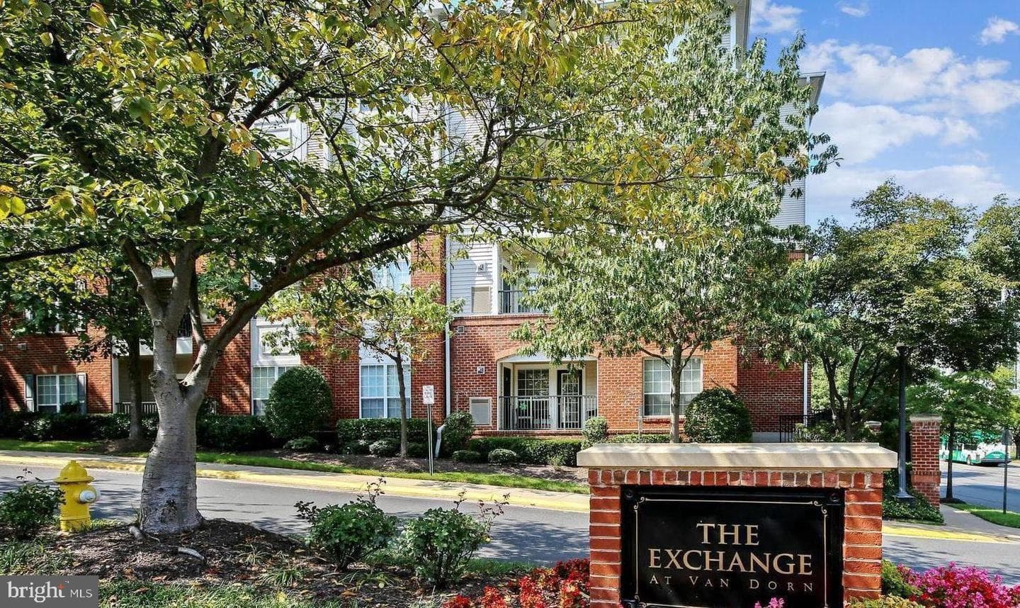 4870 Eisenhower AVE #407 ALEXANDRIA VA 22304