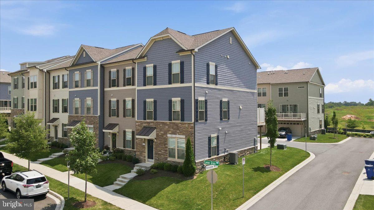 6105 LEMON GRASS LANE
