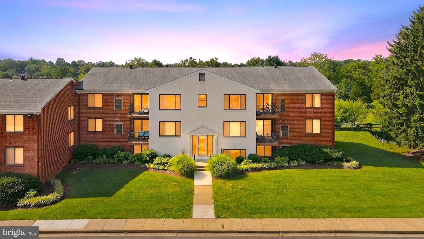 125 CLUBHOUSE DRIVE 6