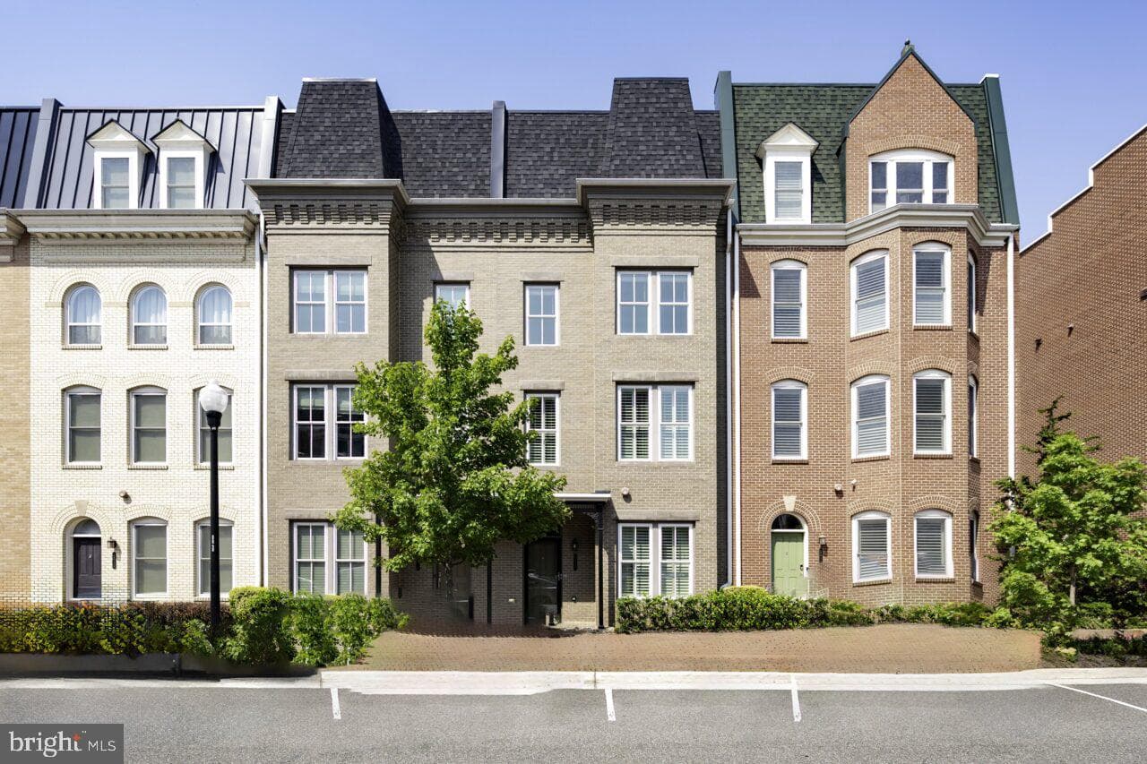 2216 MAIN LINE BOULEVARD - Photo 1