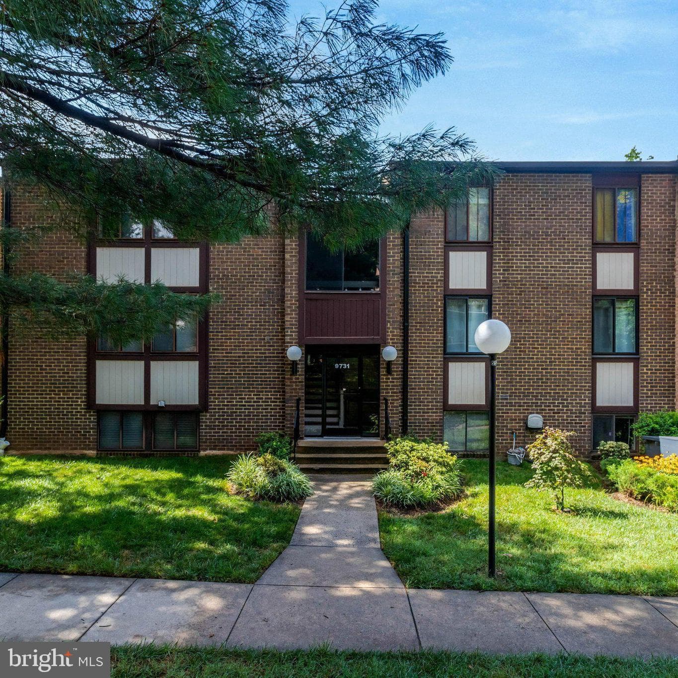 9731 KINGS CROWN COURT 201