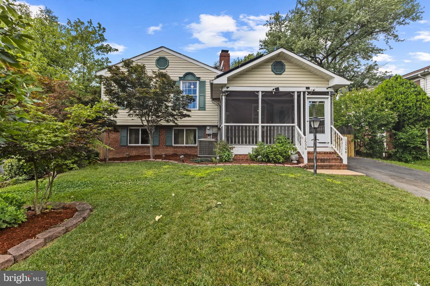 1506 Hylton Ave, Woodbridge, VA 22191-1628, United States