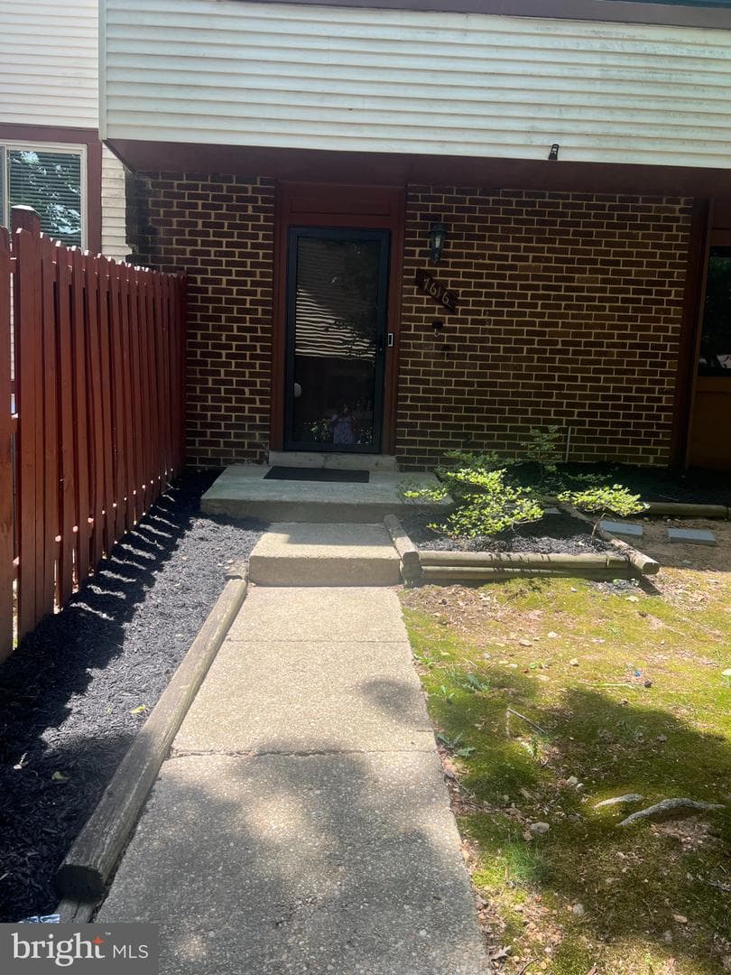 7616 Woodbine Dr, Laurel, MD 20707-5391, United States