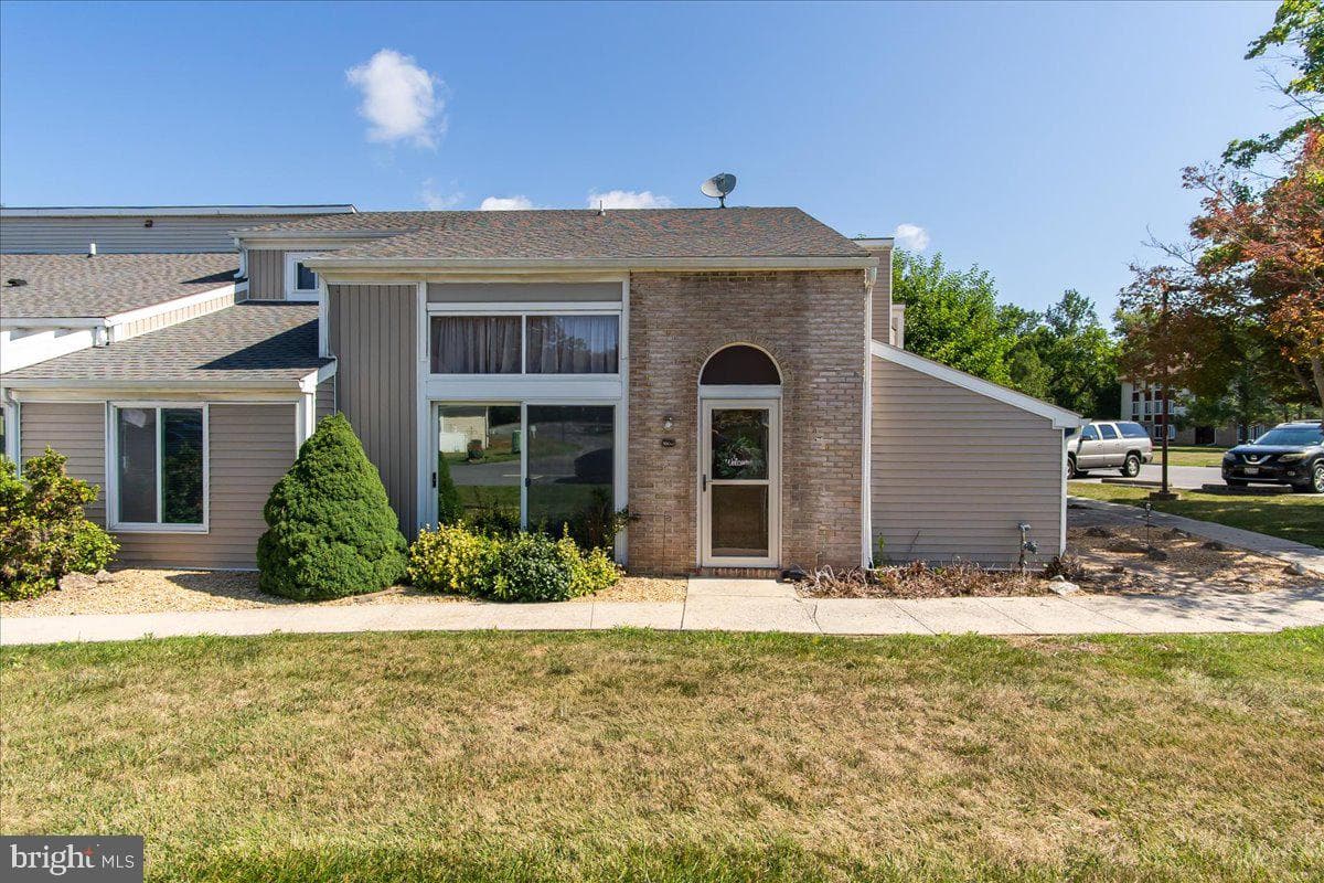 1500 KENSINGTON DRIVE