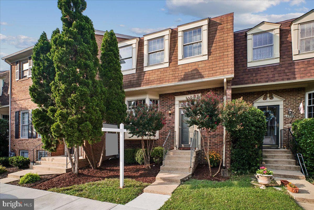 8258 CEDAR LANDING COURT