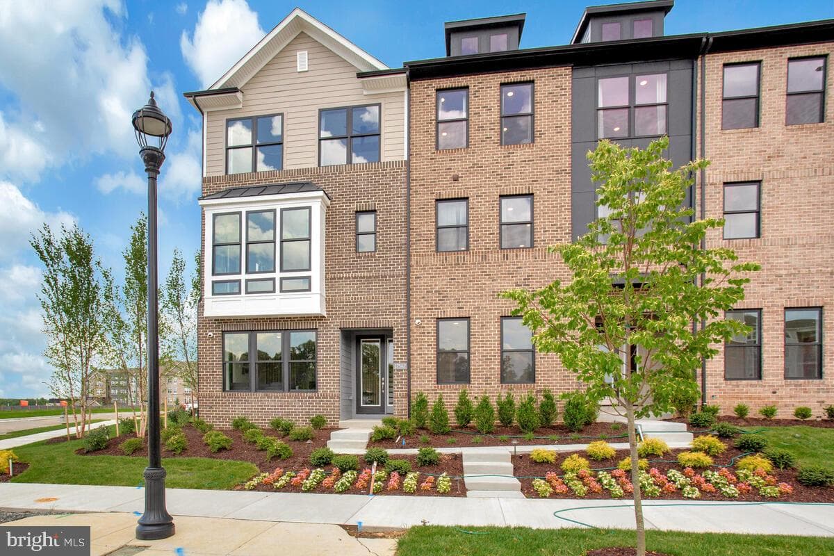 5025 HENRY KING WAY 1G