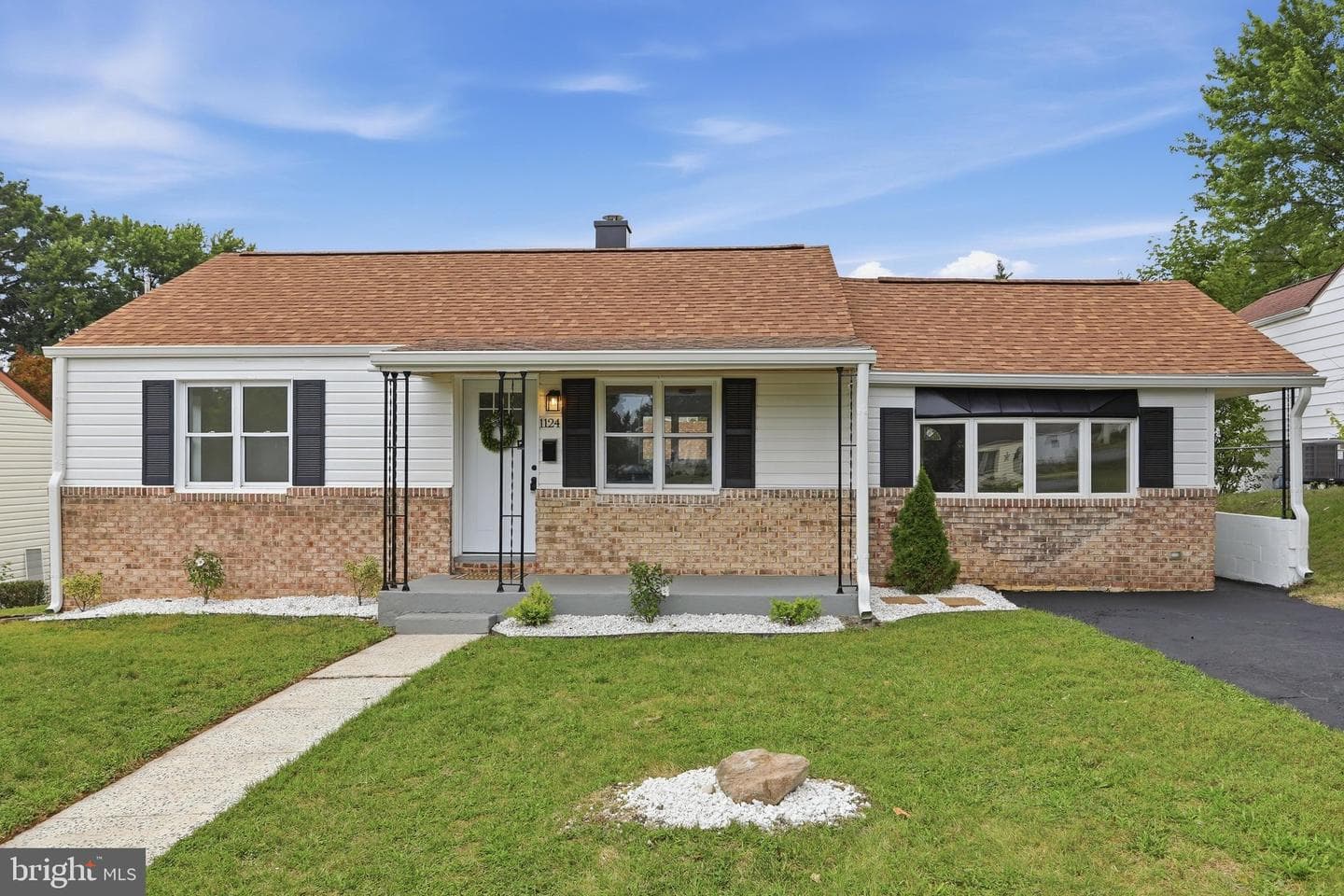 1124 SUNNYSIDE DRIVE