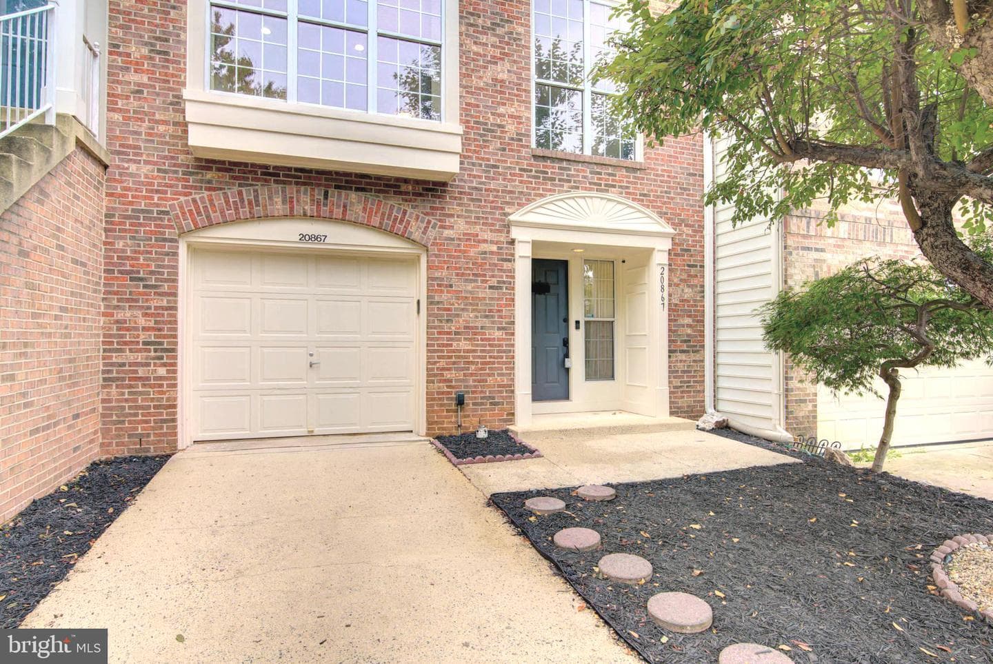 20867 TRINITY SQUARE