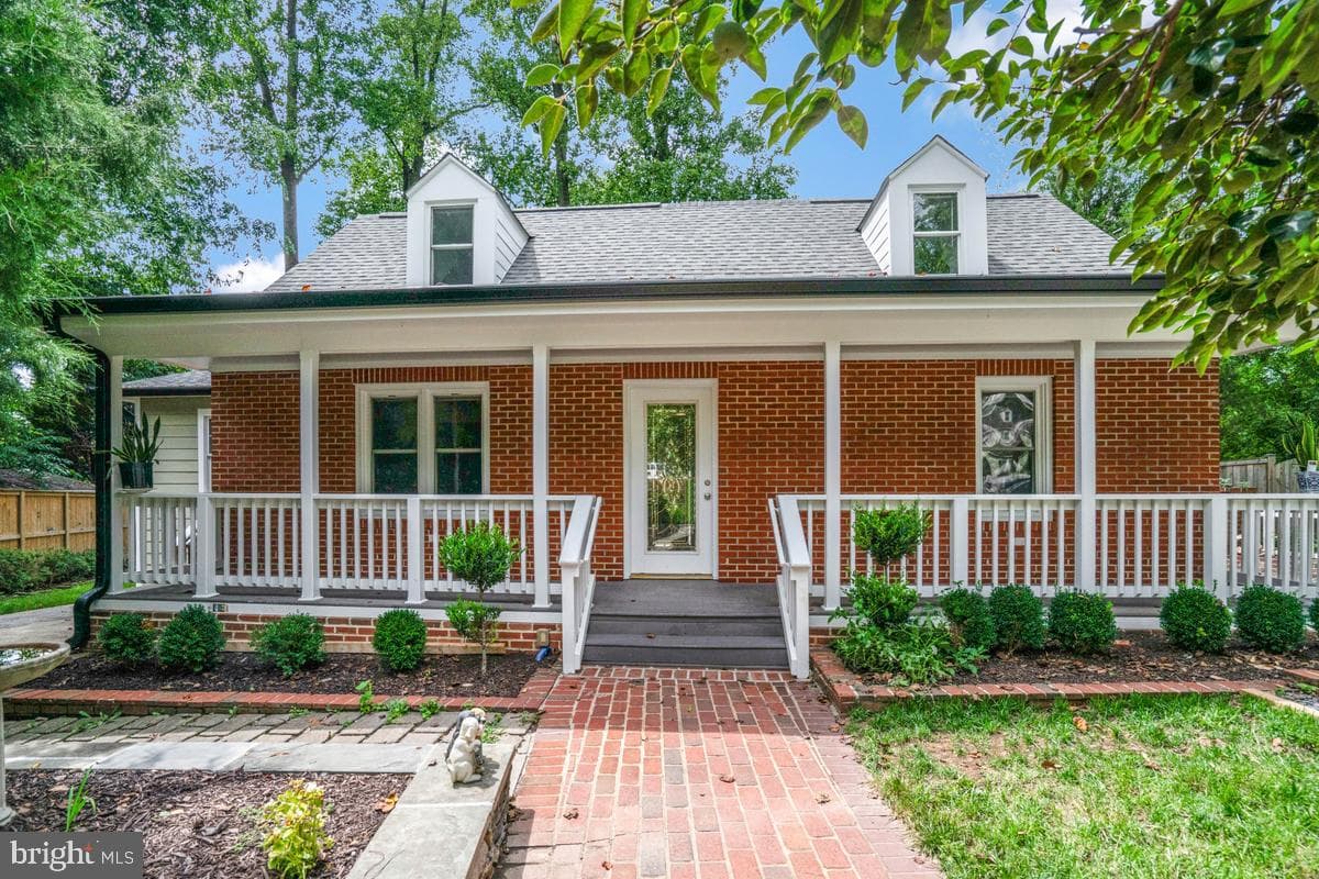 7318 Poplar Ct, Falls Church, VA 22042-1420, United States