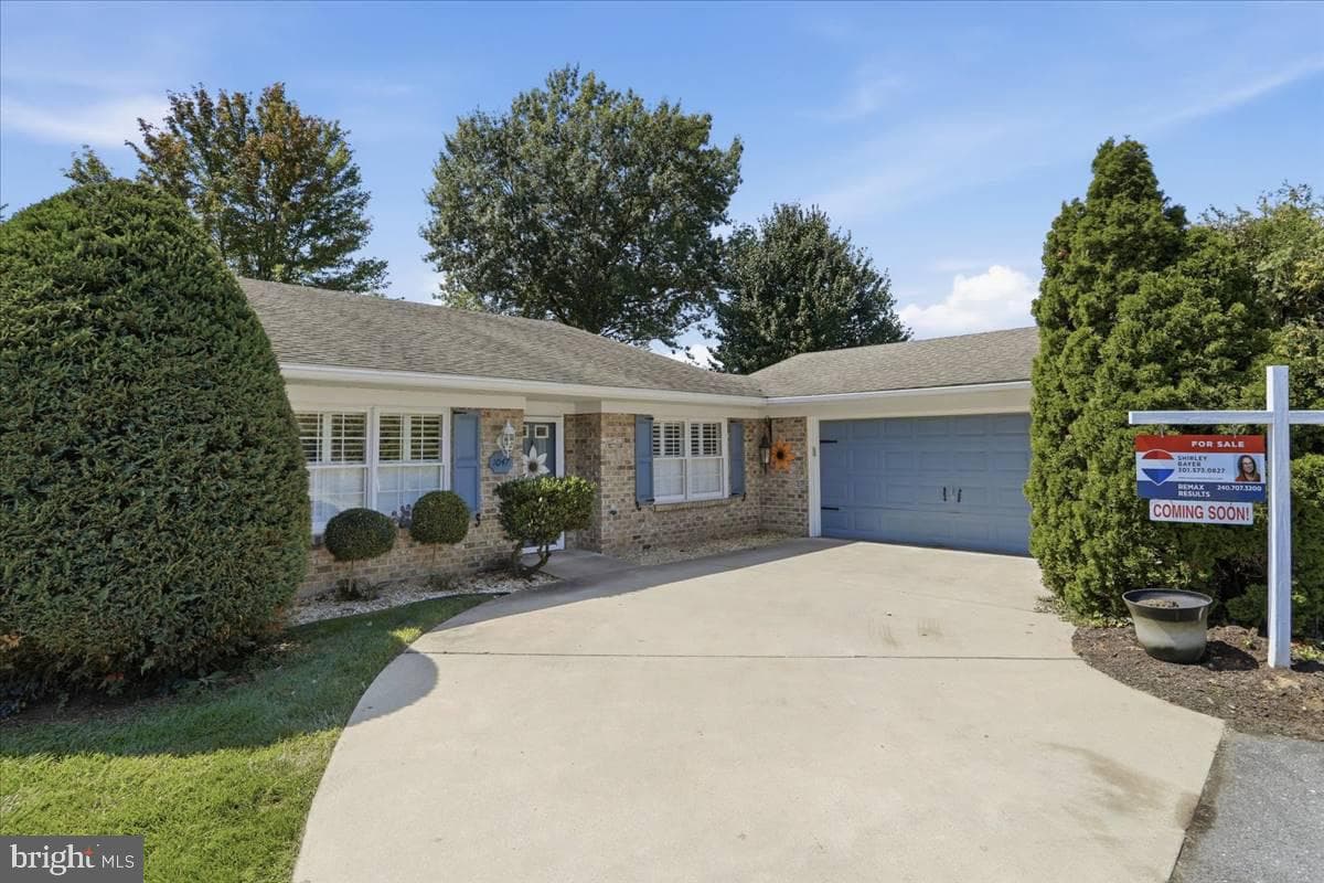 1047 BENJAMIN PLACE