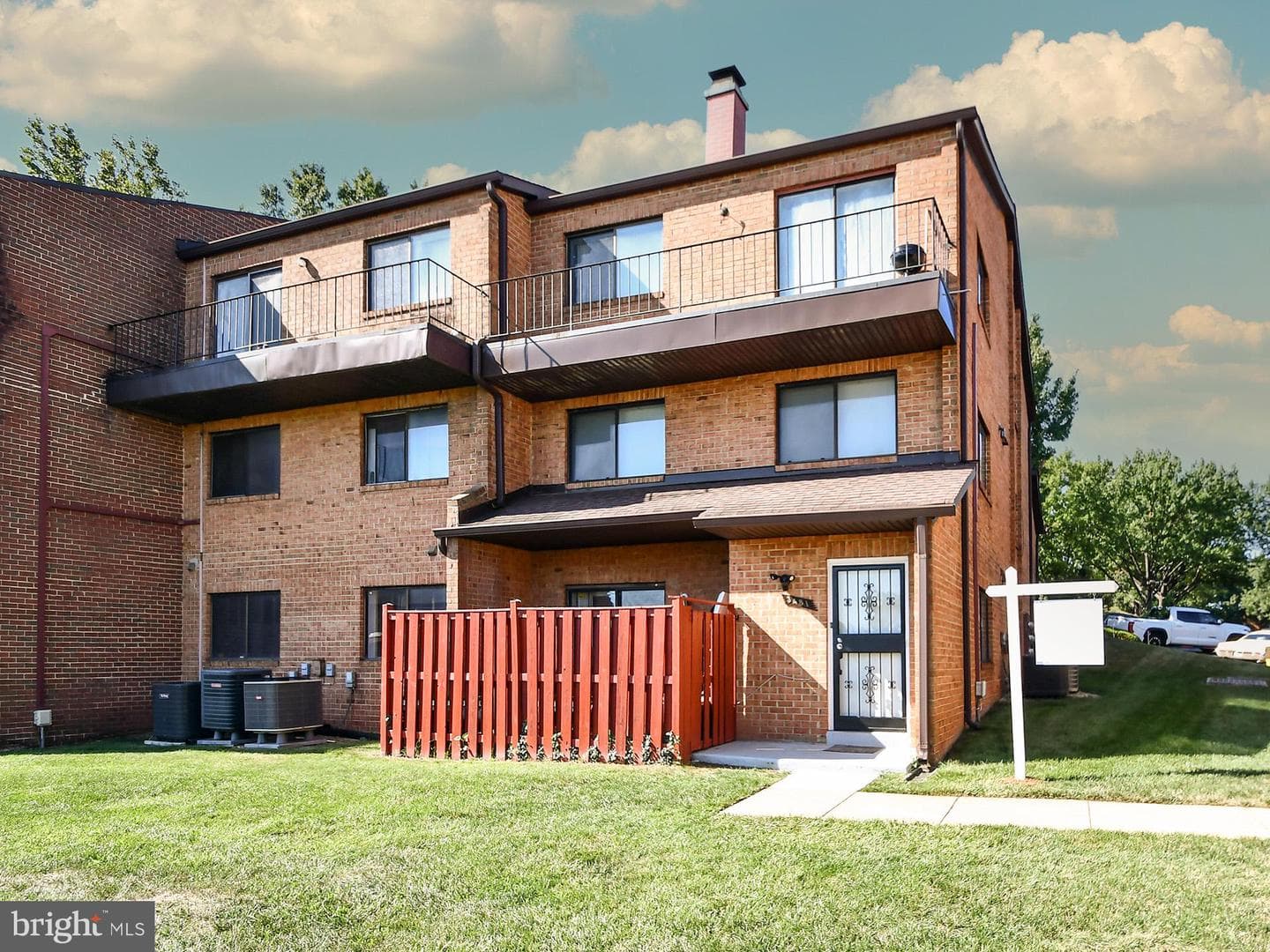 3481 SUMMIT COURT 3481