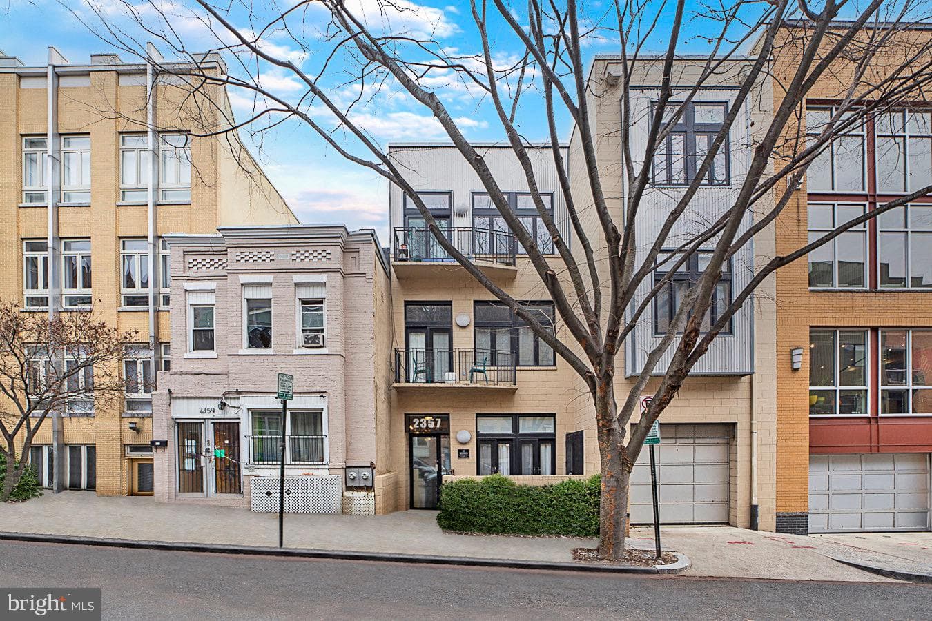 2357 CHAMPLAIN STREET 201 - Photo 1