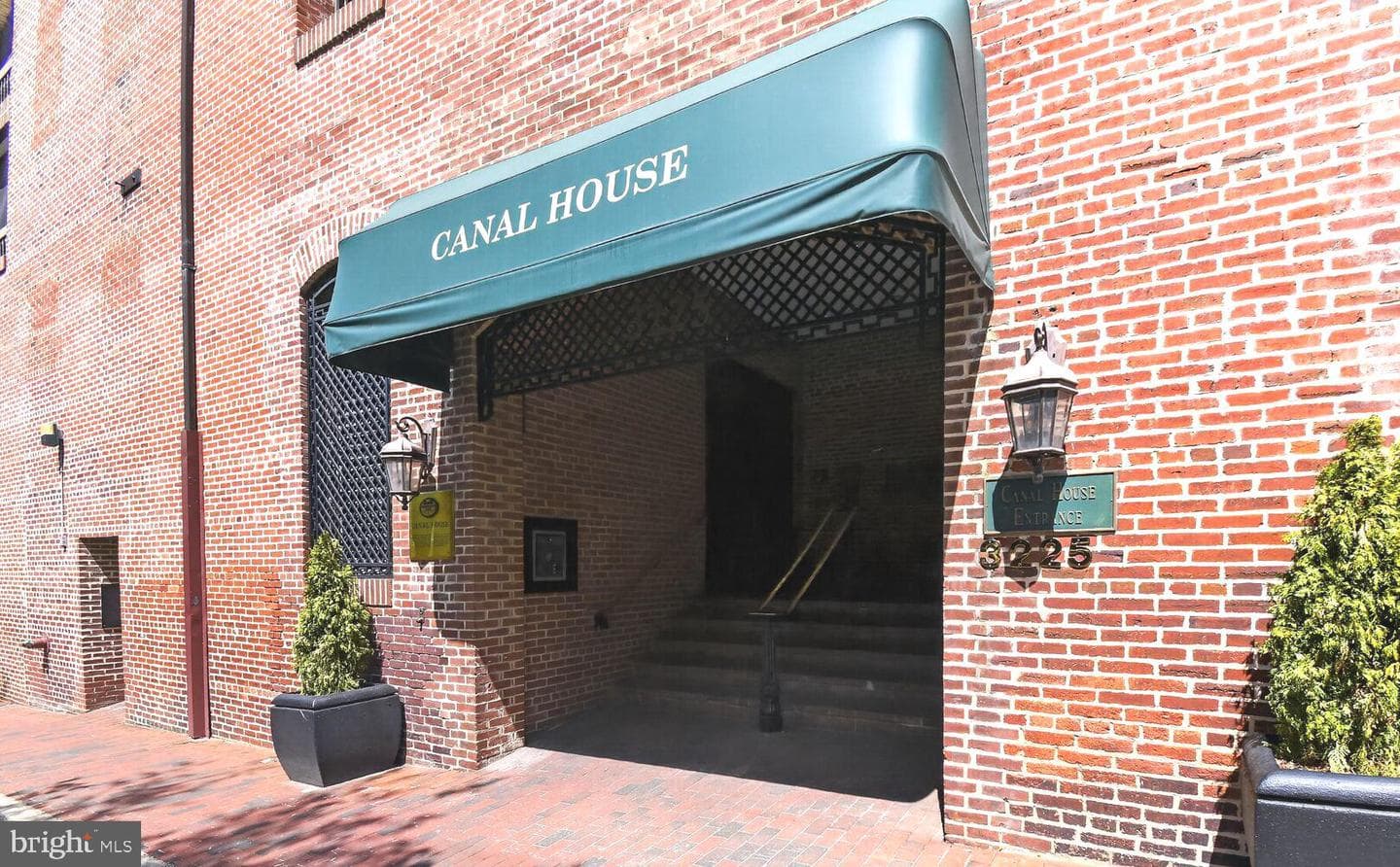 3225 GRACE STREET 101 - Photo 1