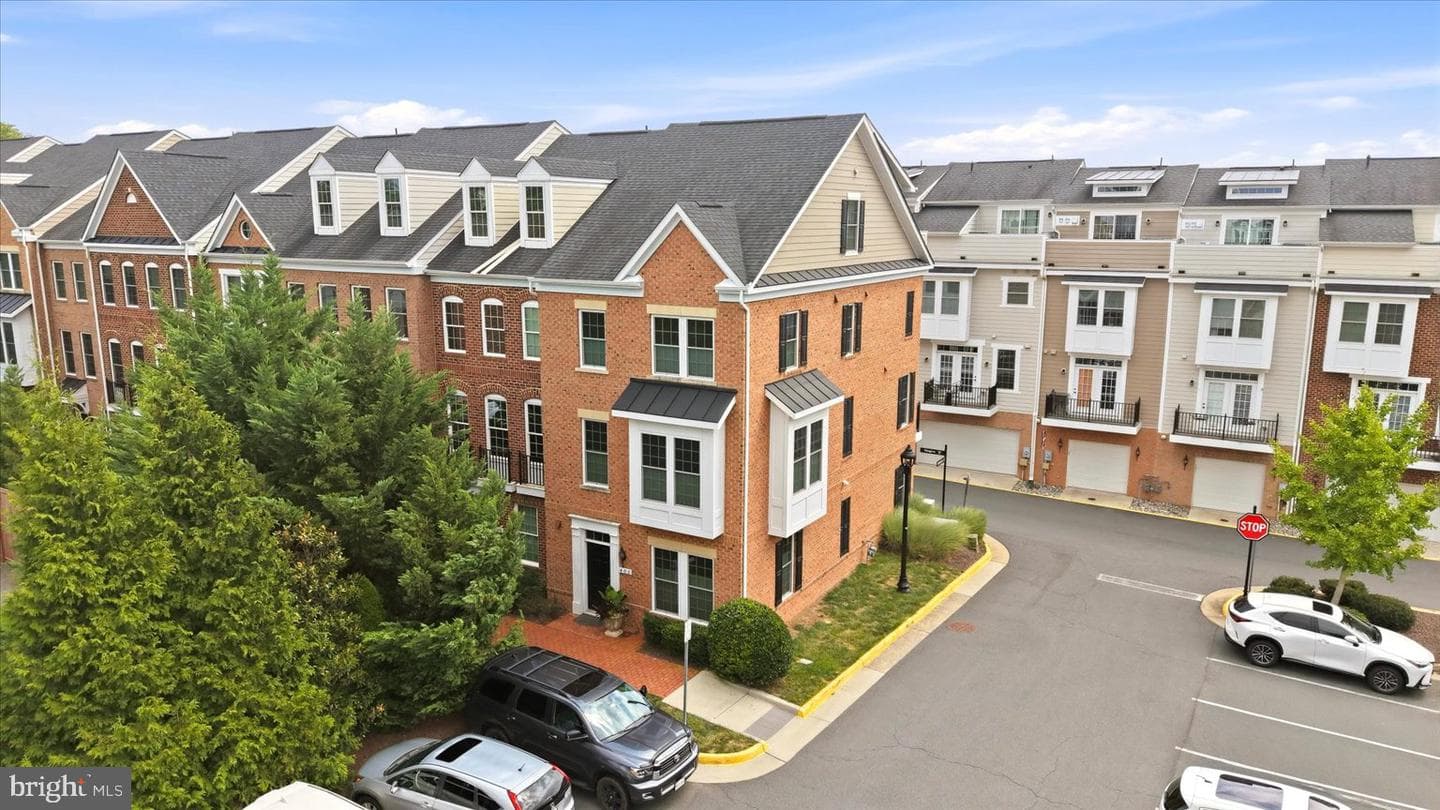 402 Haupt Sq SE, Leesburg, VA 20175-3771, United States