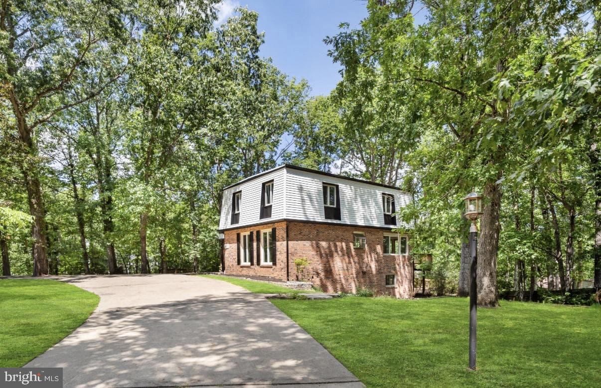 1002 ISABELLA DRIVE