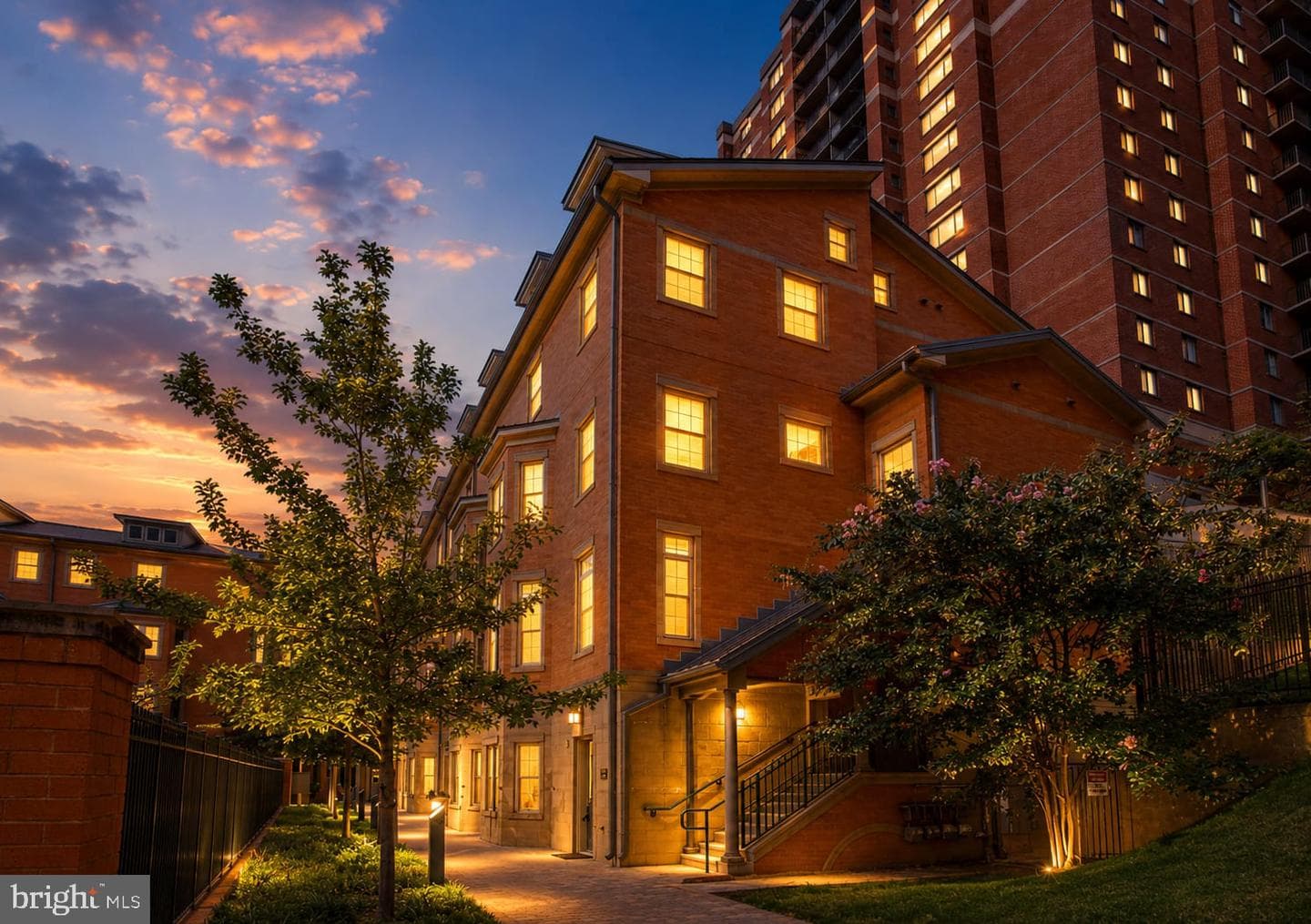2203 12th Ct N, Arlington, VA 22201-4961, United States