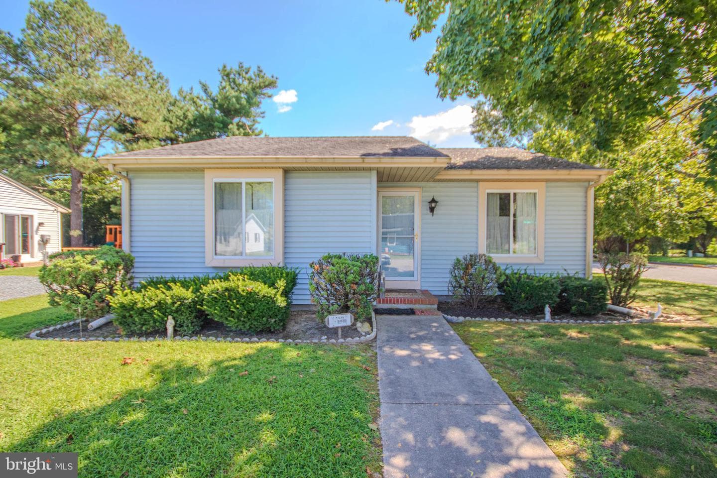 929 GREEN MOR AVENUE