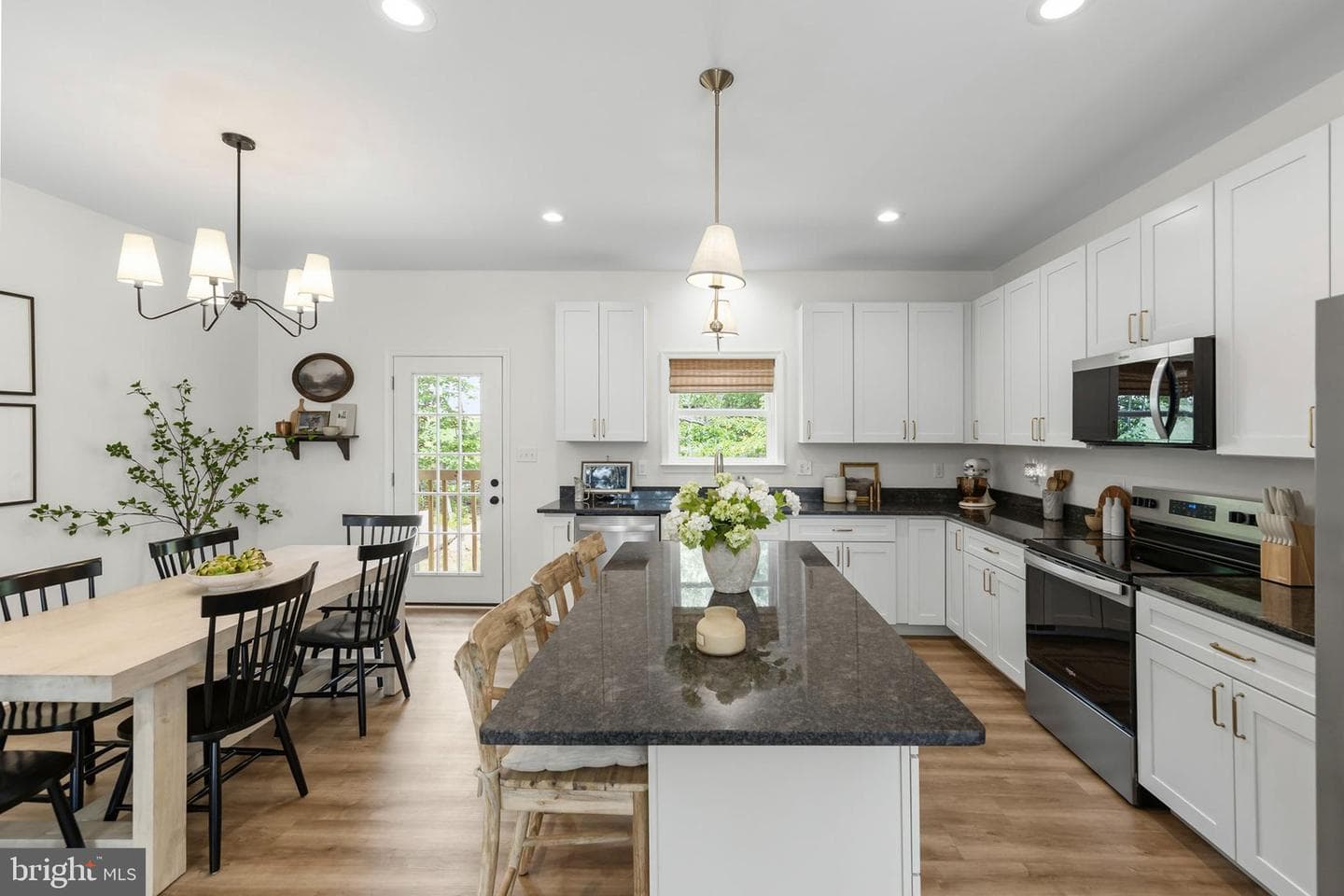 527 GROUSE DRIVE
