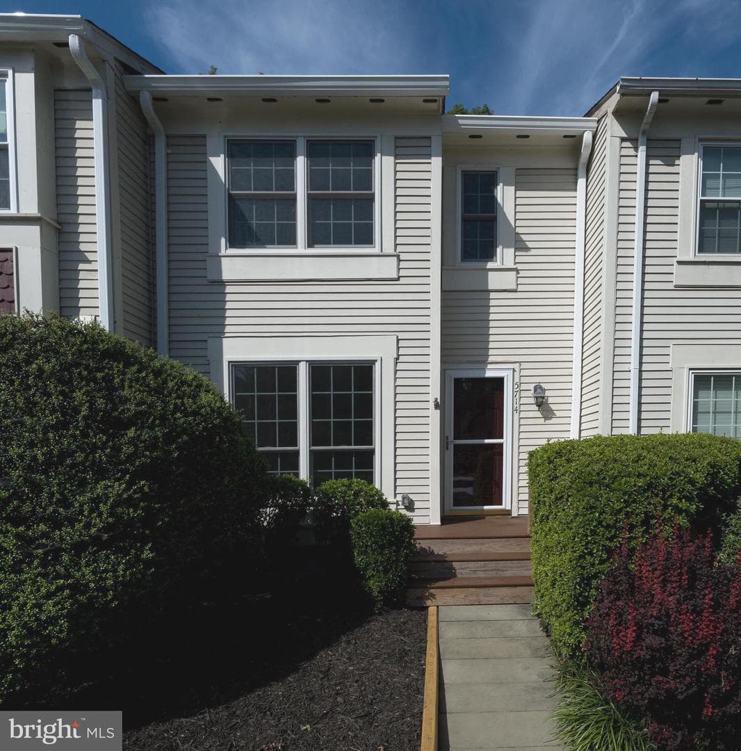 5714 EVERGREEN KNOLL COURT