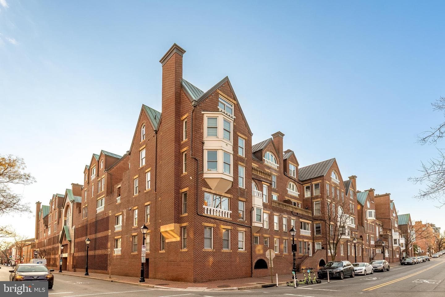 125 N LEE STREET DH407