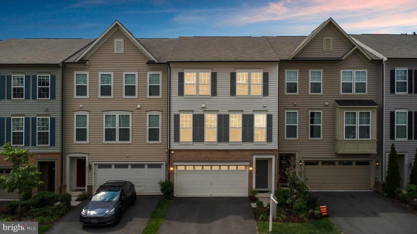 8211 Handsome Joe Ln, Manassas, VA 20111-7073, United States
