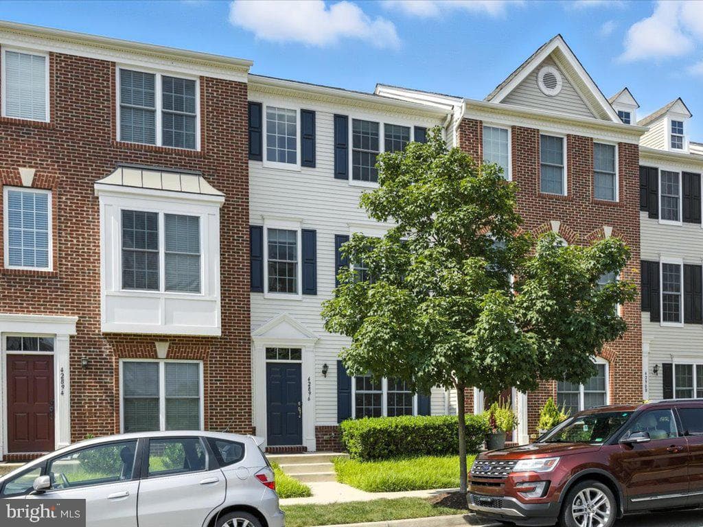 42896 Pamplin Ter, Chantilly, VA 20152-6741, United States