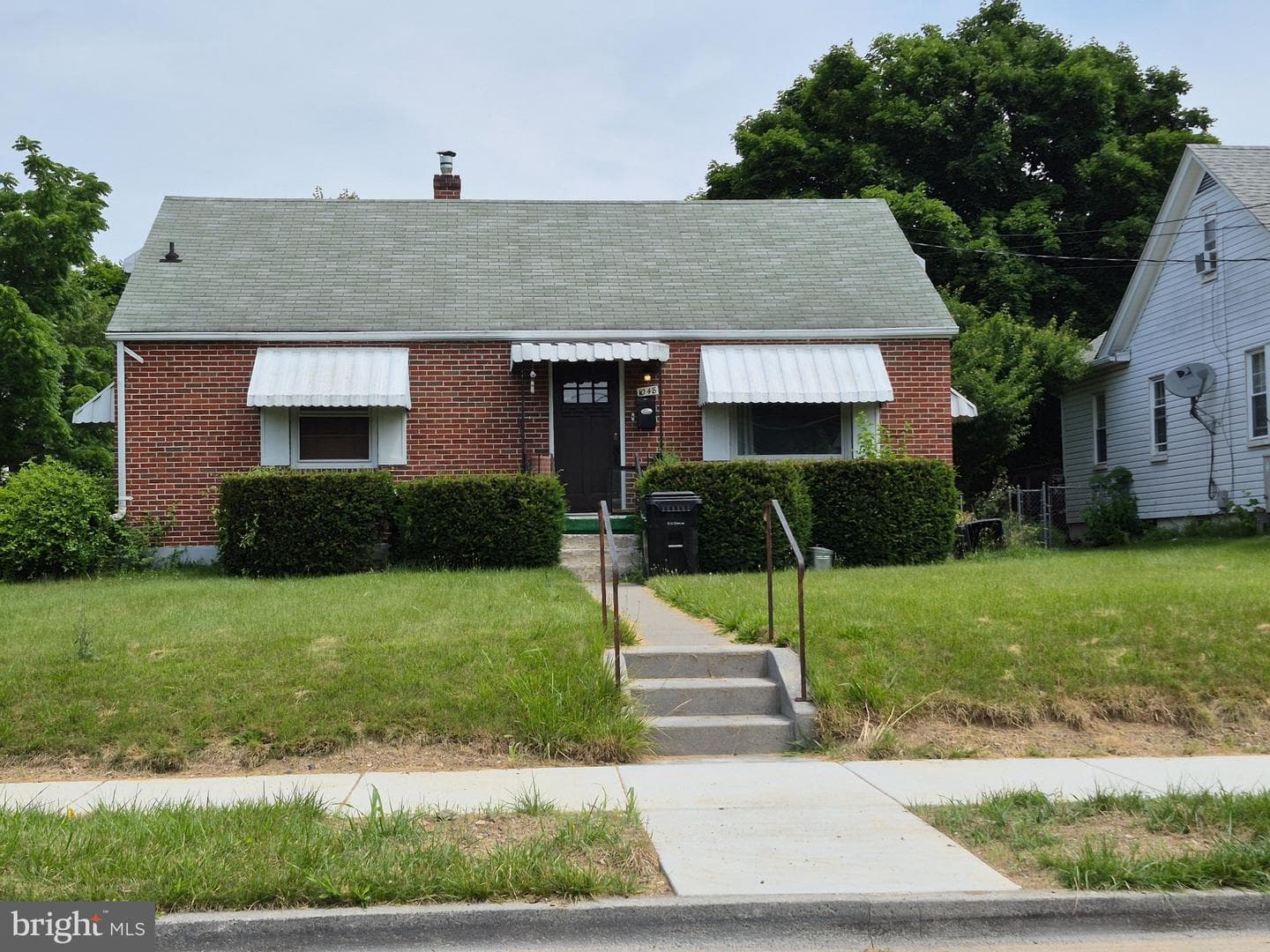 1048 WOODLAND AVENUE