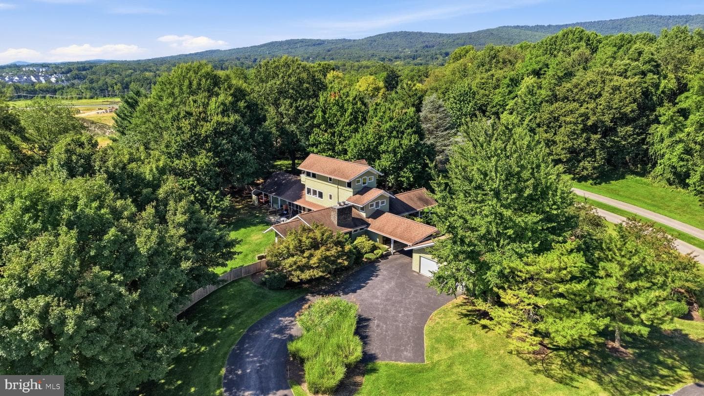 6303 Winpenny Dr, Frederick, MD 21702-2400, United States