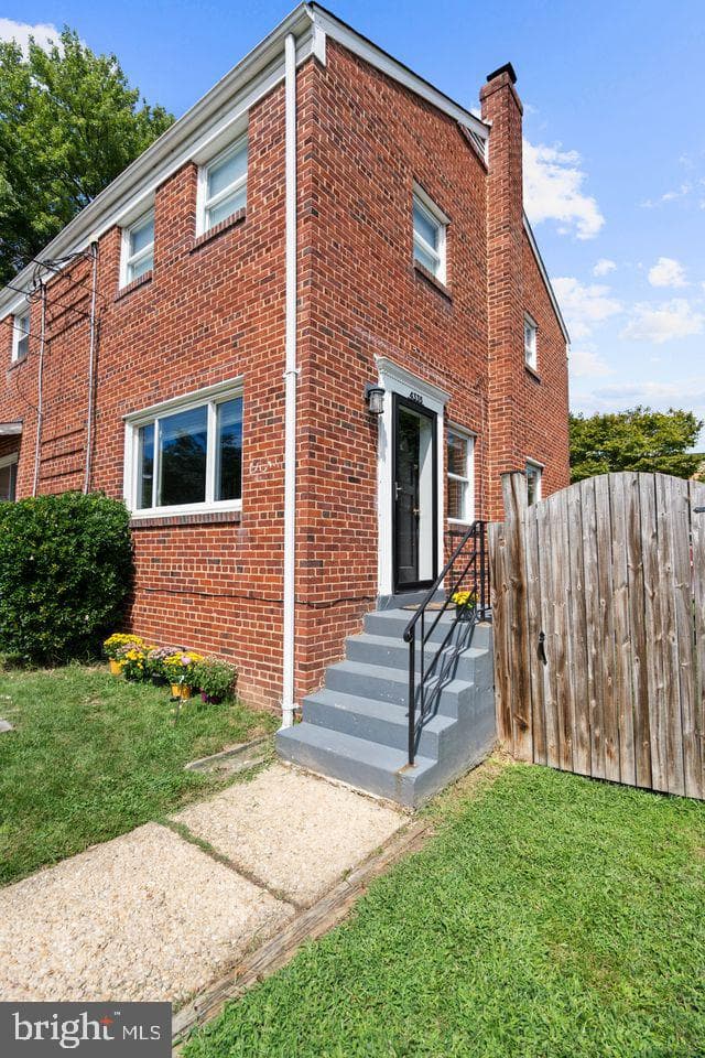 4335 Utica Ave, Alexandria, VA 22304-4946, United States