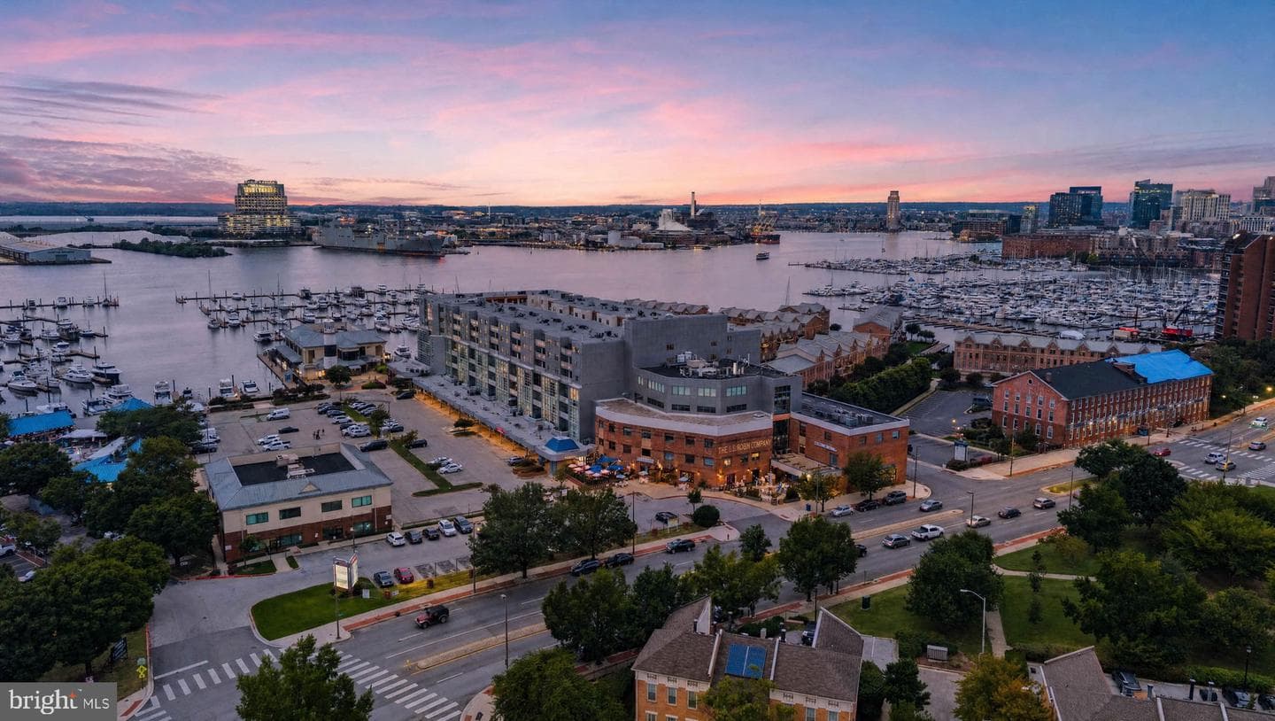 2702 Lighthouse Pt E, Baltimore, MD 21224-5059, United States