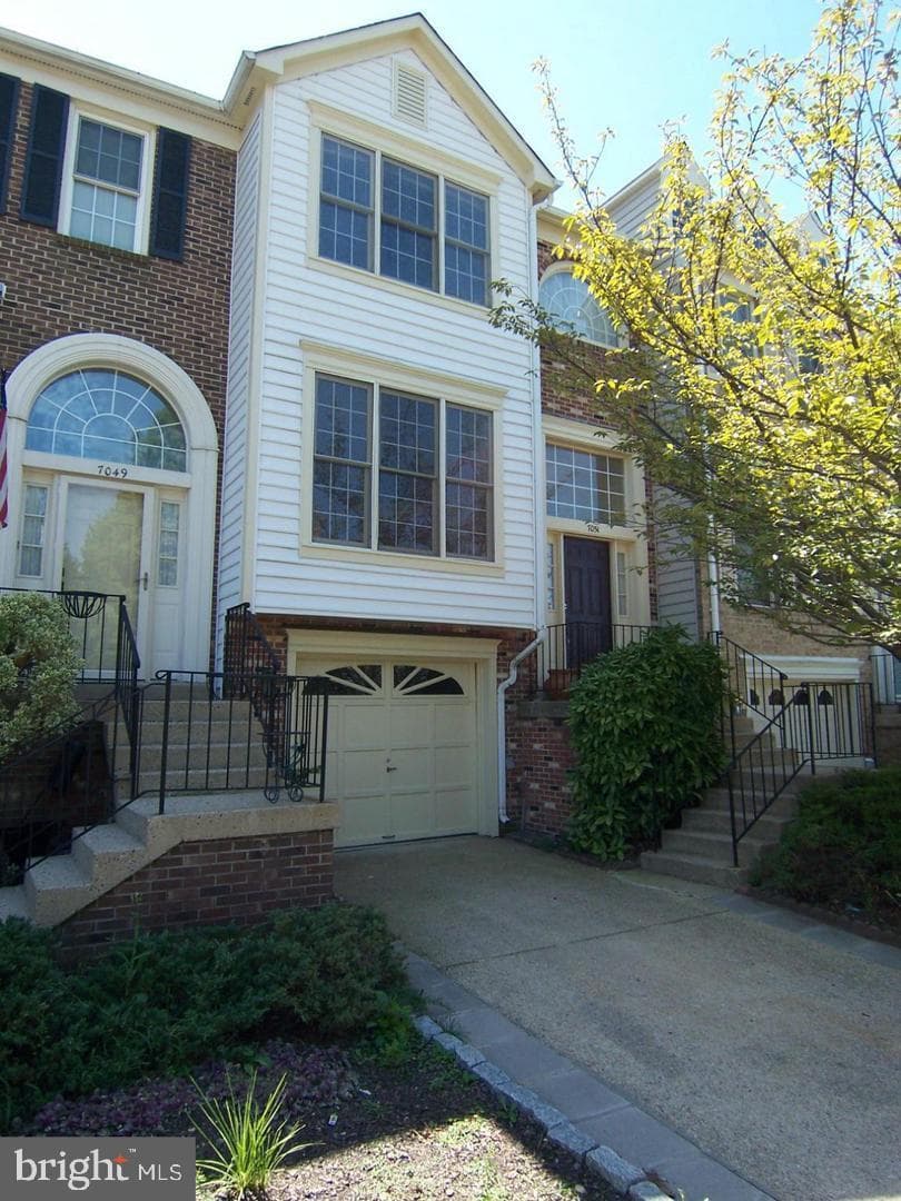 7051 Chesley Search Way, Alexandria, VA 22315-4754, United States
