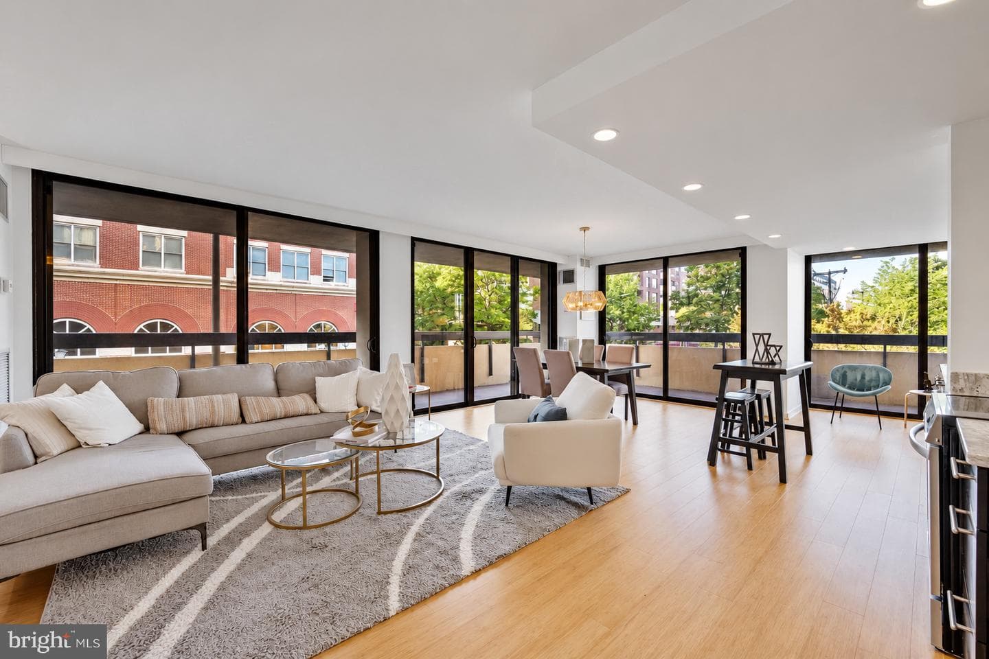 400 MADISON STREET 204