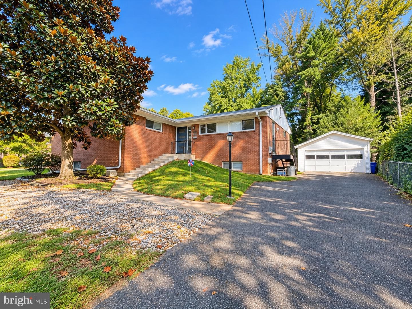 5819 Grosvenor Ln, Bethesda, MD 20814-1835, United States