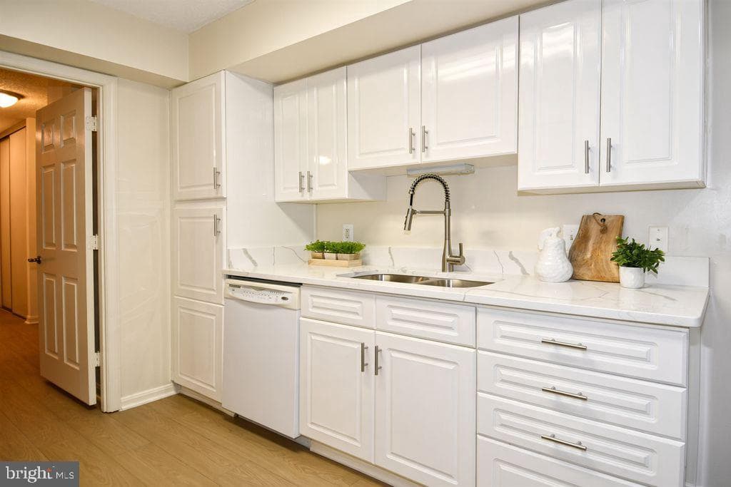 14809 PENNFIELD CIRCLE 415 - Photo 1