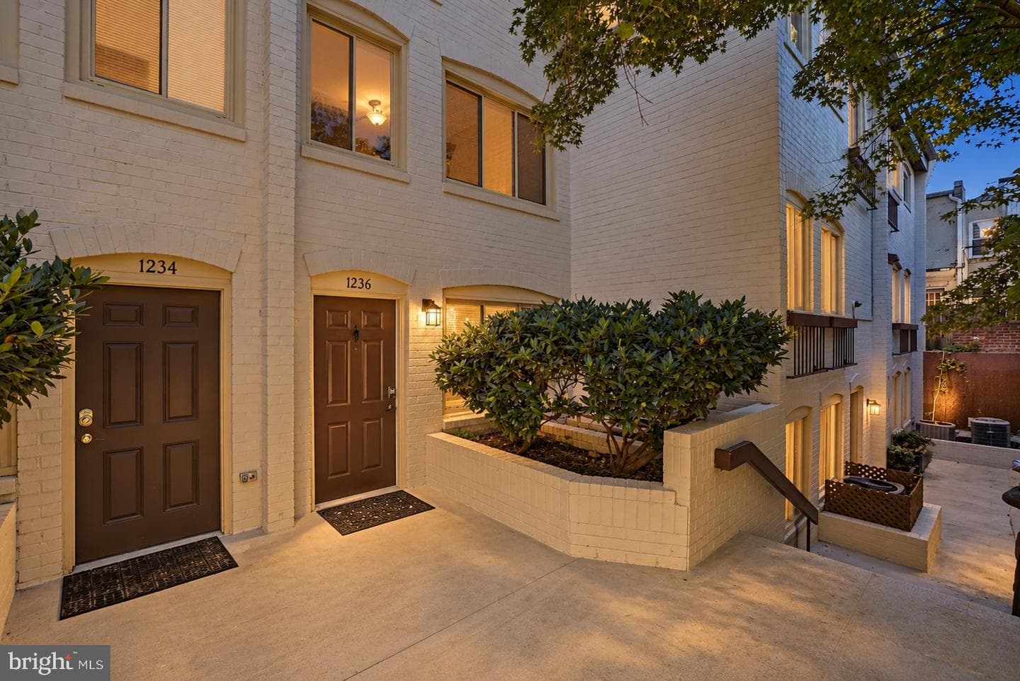 1236 ETON COURT