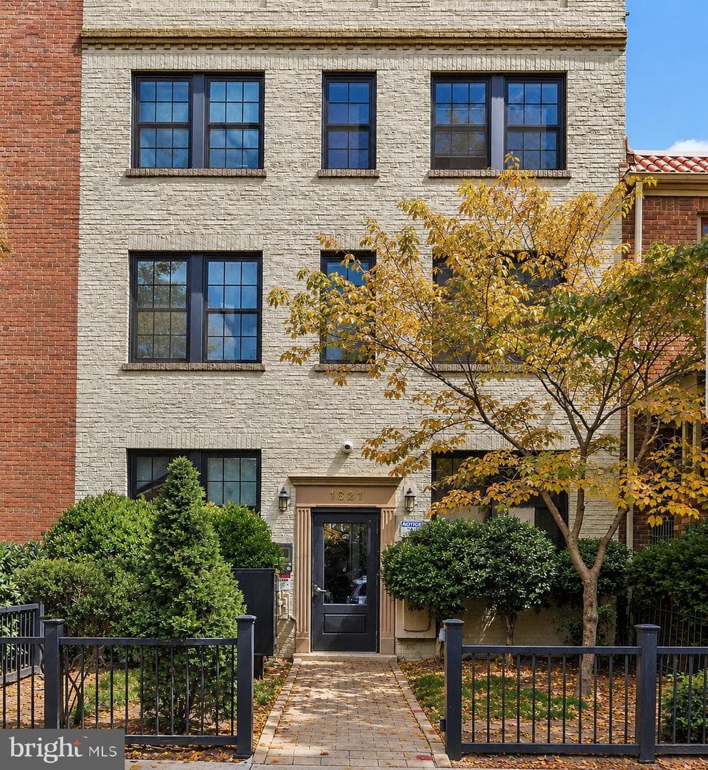 1821 T St NW, Washington, DC 20009-7141, United States