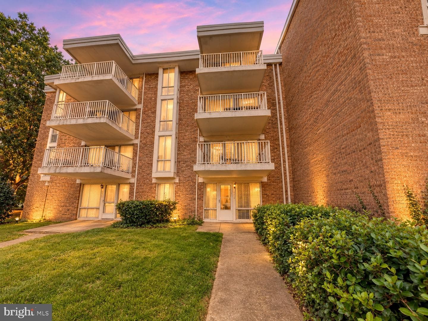 2619 Redcoat Dr, Alexandria, VA 22303-2647, United States