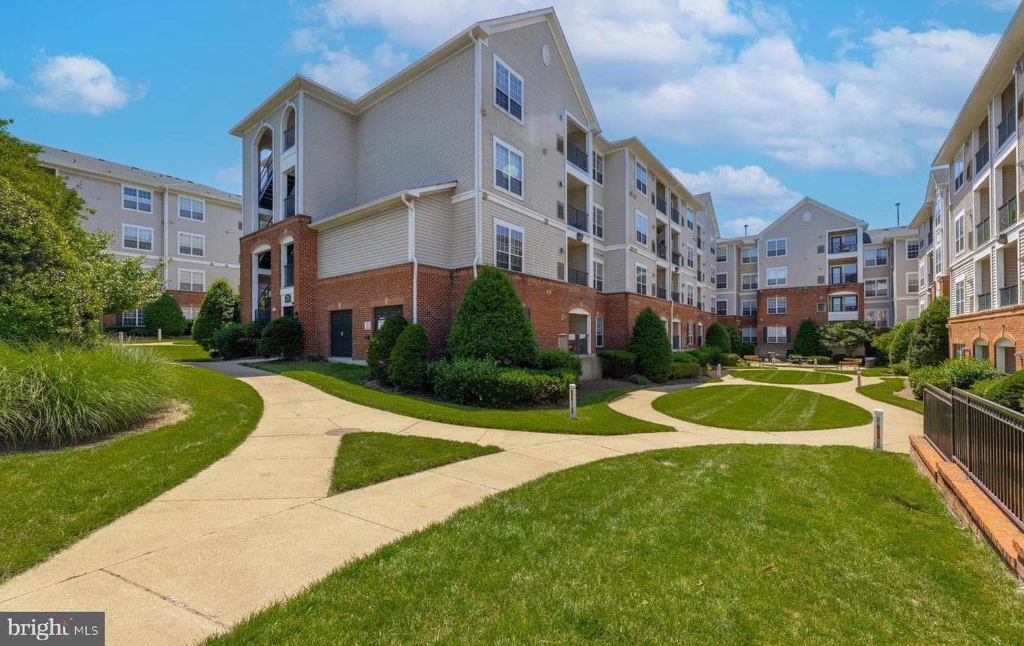 4852 Eisenhower AVE #218 ALEXANDRIA VA 22304