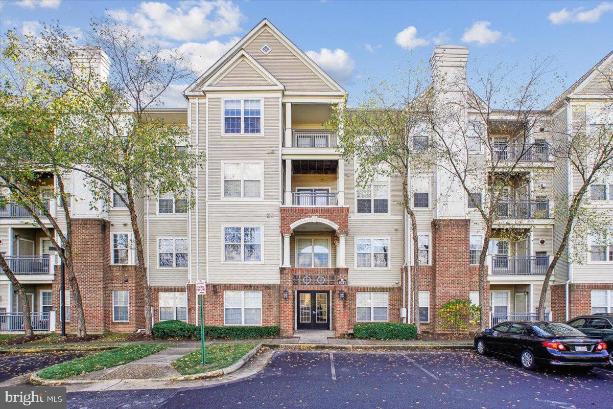 3021 Nicosh Cir, Falls Church, VA 22042-1232, United States