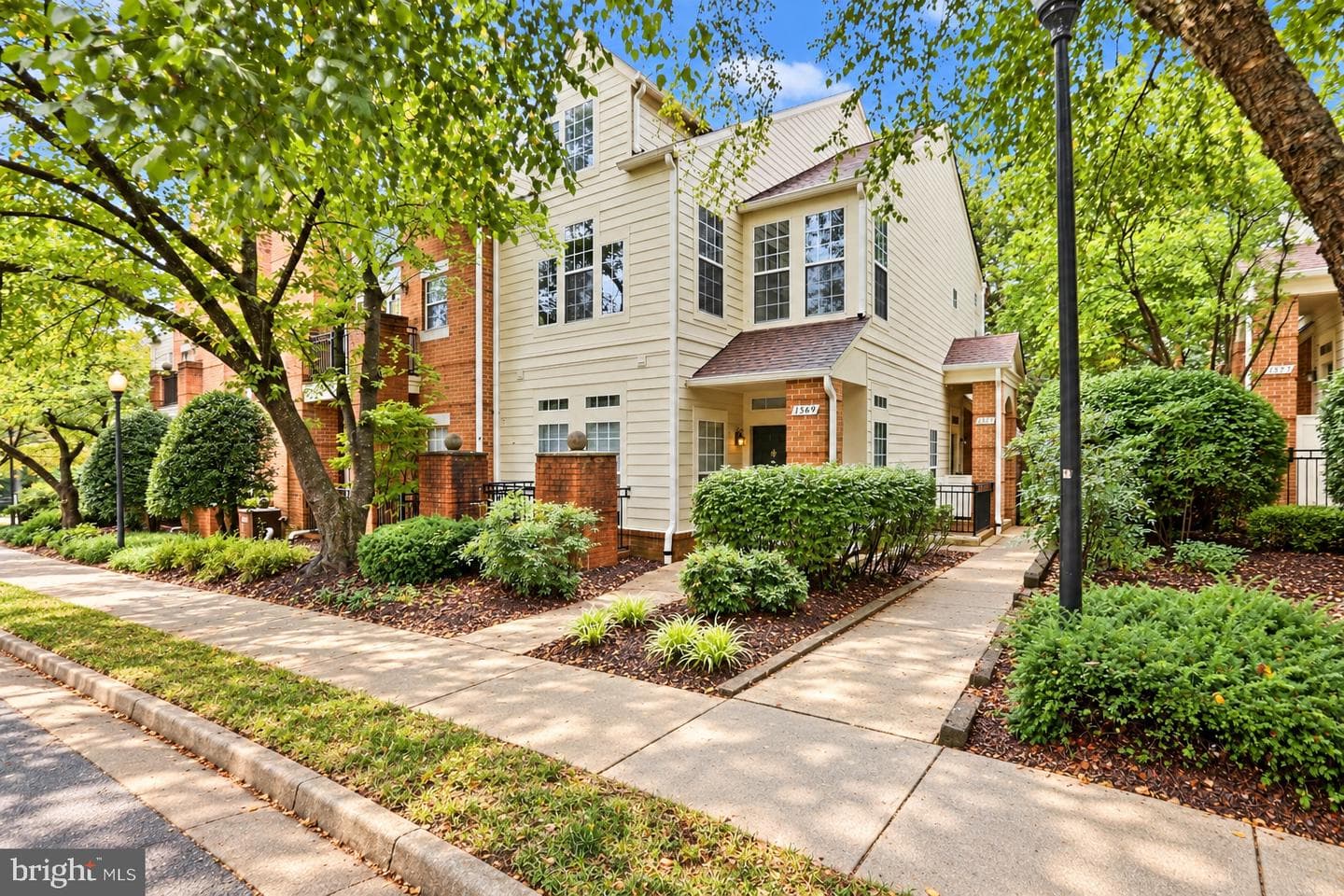 1369 Garden Wall Cir, Reston, VA 20194-1979, United States
