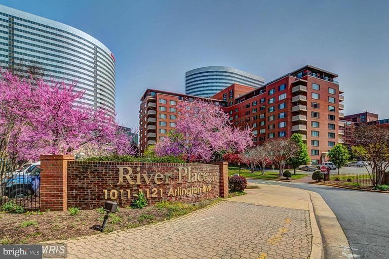 1021 Arlington Blvd, Arlington, VA 22209-2212, United States
