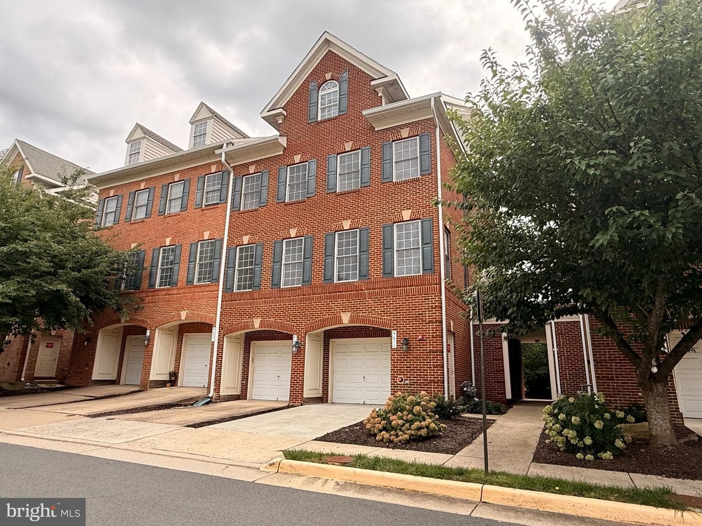 4611 Hummingbird Ln, Fairfax, VA 22033-3744, United States