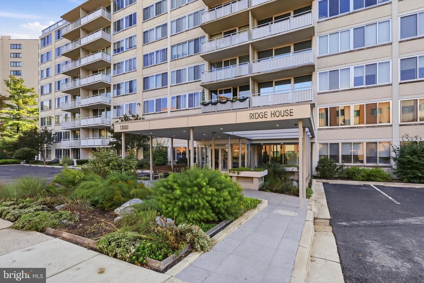 1301 S Arlington Ridge Rd, Arlington, VA 22202-1901, United States