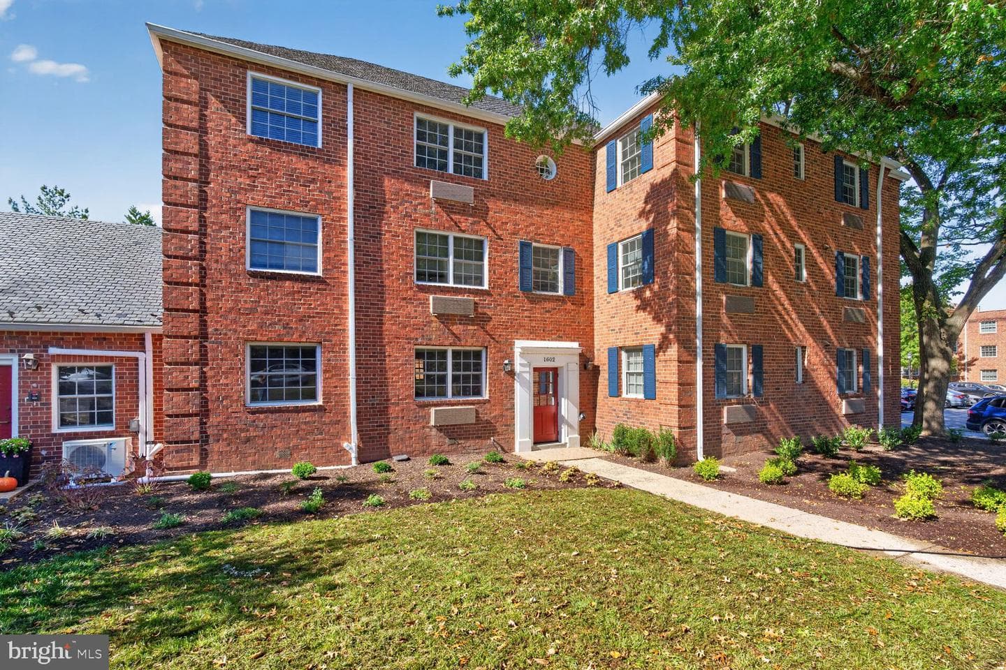 1602 W Abingdon Dr, Alexandria, VA 22314-1000, United States
