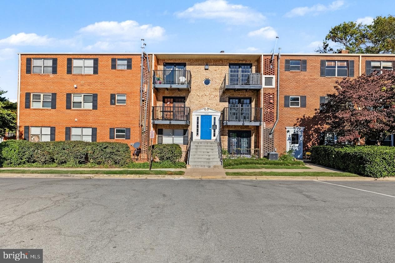 5915 Mayflower Ct, Alexandria, VA 22312-2827, United States