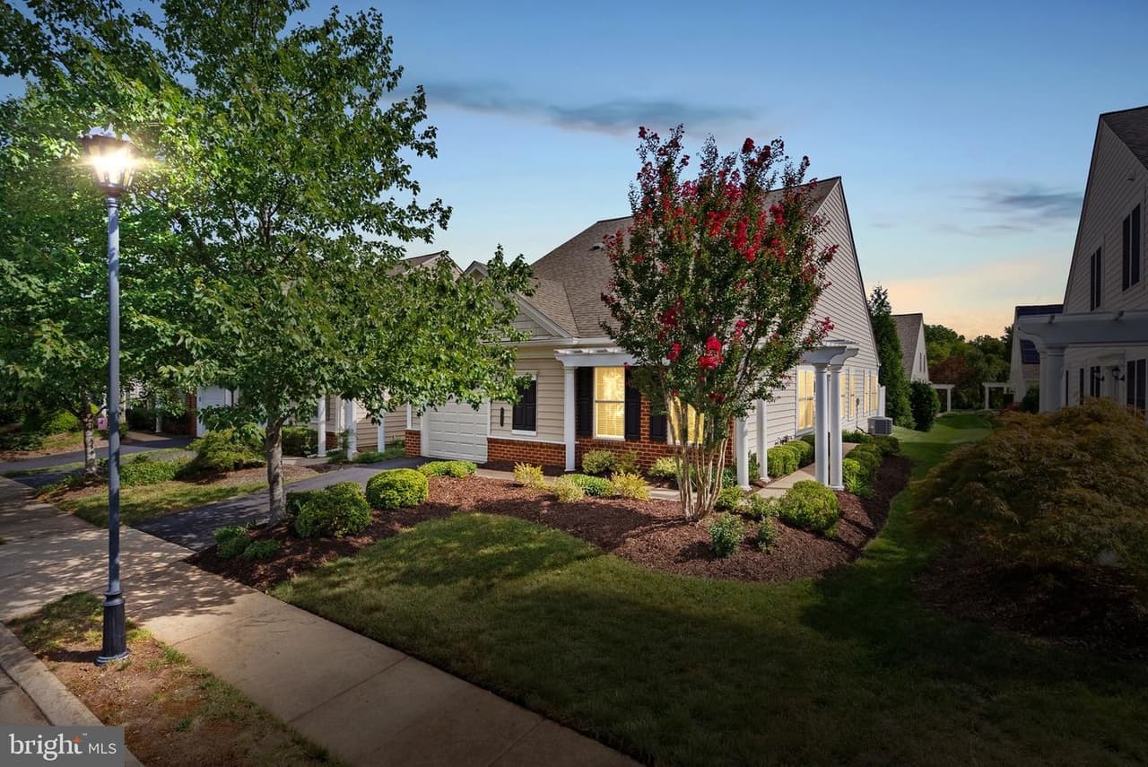 44444 Oakmont Manor - Photo 1